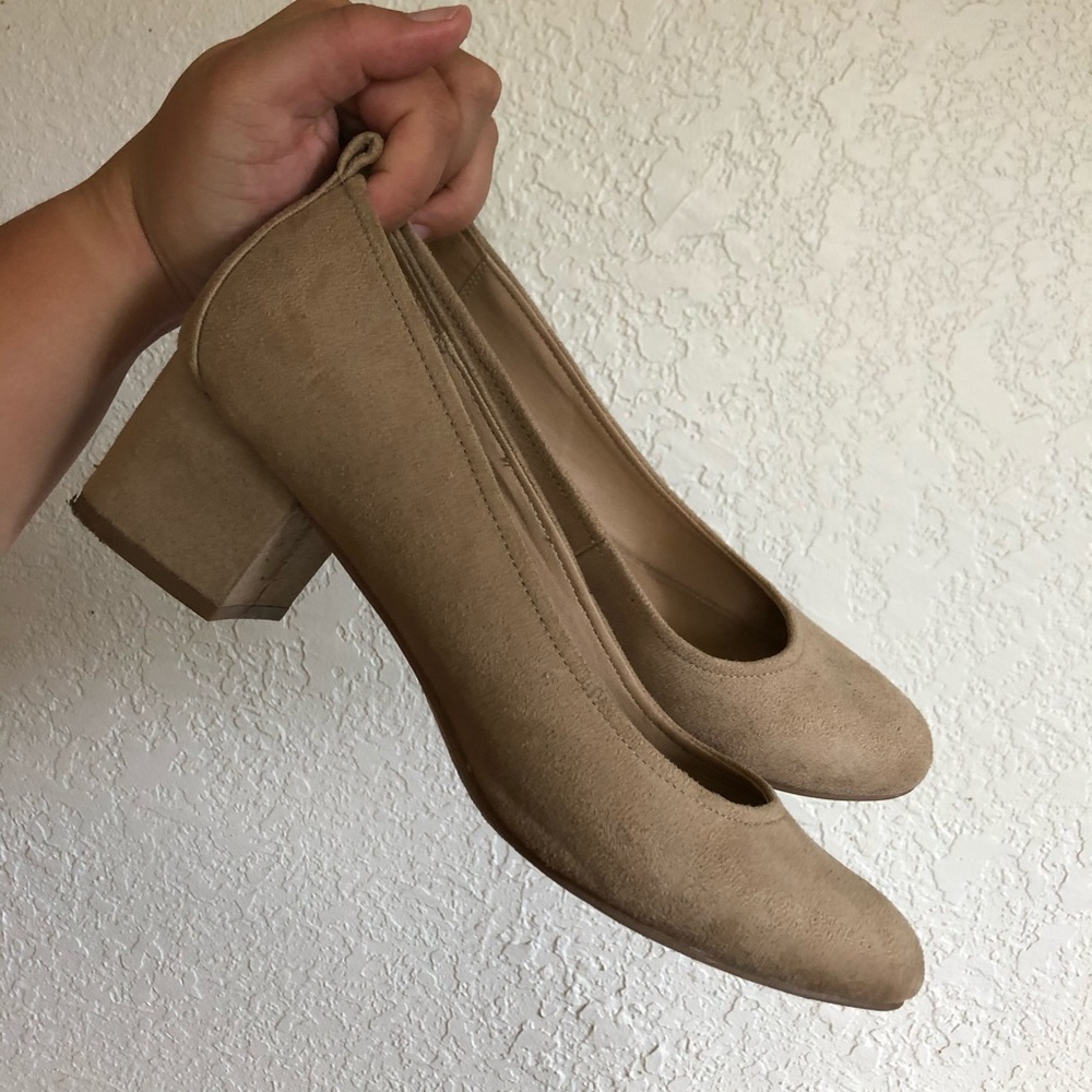 Universal Thread Heels - Picture 3 of 4